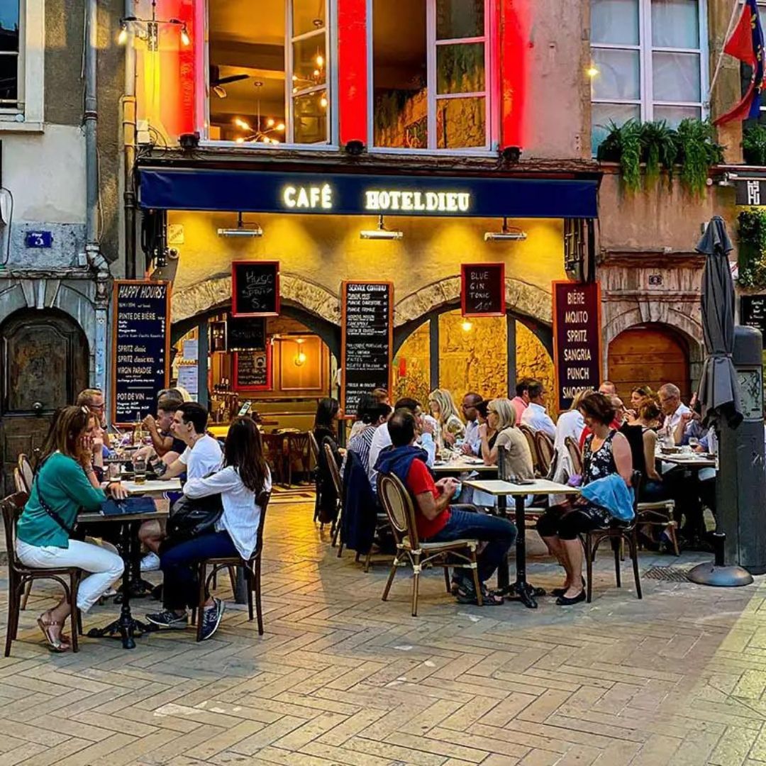 cafe-hotel-dieu-terrasse